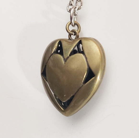 Beautiful 2 Sided Filligree Puffy Heart Pendant Rhinestones Brass/Gold - Picture 4 of 10